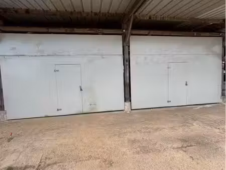 à louer local / box de stockage 130 m2