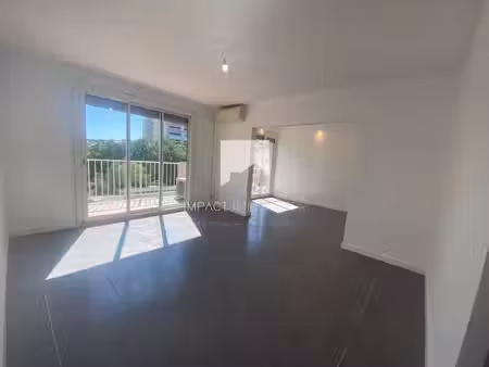 la garde – centre-ville | appartement 83 m² entièrement rénové | 3 chambres | parking & ca