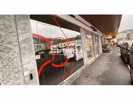 revin - a vendre murs commerciaux loués à une banque - rendement 10 %