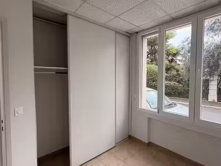 bureau de 20m2 très lumineux à grasse