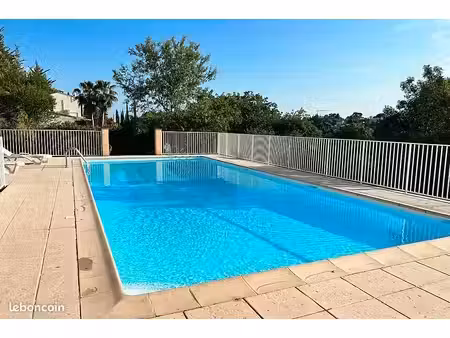 villa meublée 110 m2 avec piscine et garage  au mois