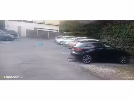 loue place visiteurs parking