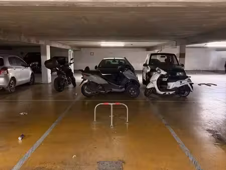 place de parking garage fermé