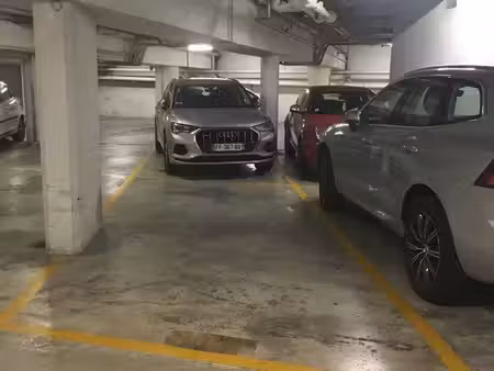 loue centre cannes place parking sécurisé sous-sol badge clé cannes forville