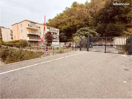 garage fermé début rte de laghet la trinité