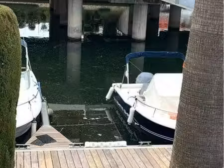 place de bateau dans port privé