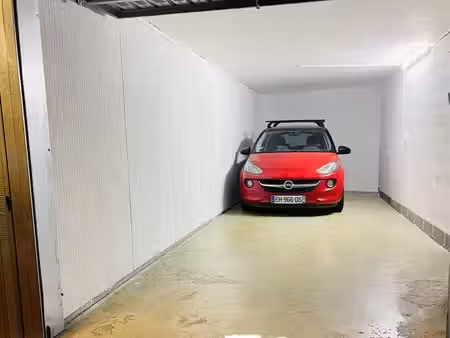 rare grand garage fermé sec 25 m2 centre menton - place saint-roch