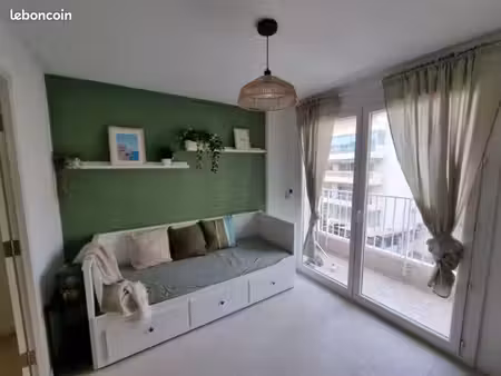 antibes centre / f1 34m² en étage élevé avec terrasse et cave