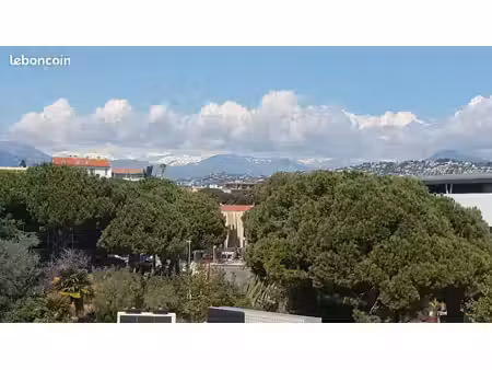 particulier vend -studio avec terrasse à 5o m de la mer - saint laurent du var