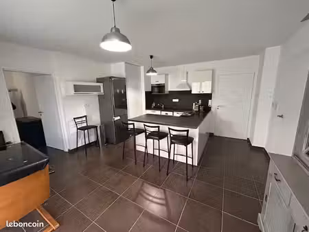 appartement t3 de 54m2 + terrasse 8m2 + garage