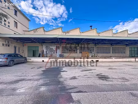 local 700 m² saint andiol