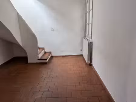 particulier : a louer appartement t1/2  55 m2  avec petite terrasse  aix centre