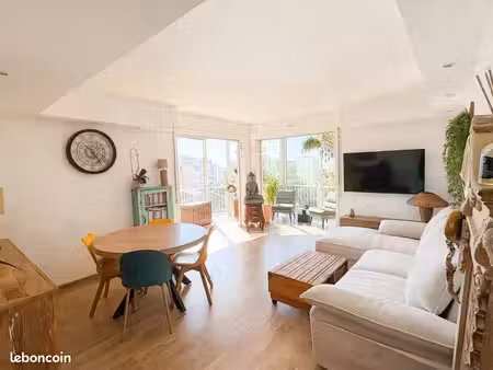 vend superbe t3 85 m2 refait à neuf  cannes