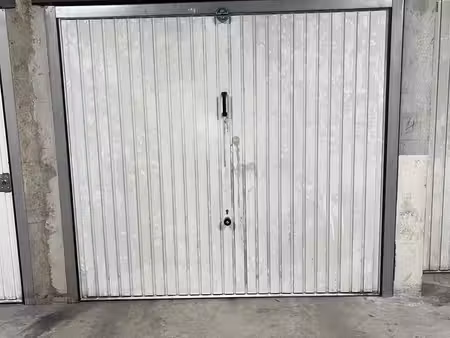 garage fermé en sous-sol – 16 4 m² – accès sécurisé + borne 7 kw + prise 230v