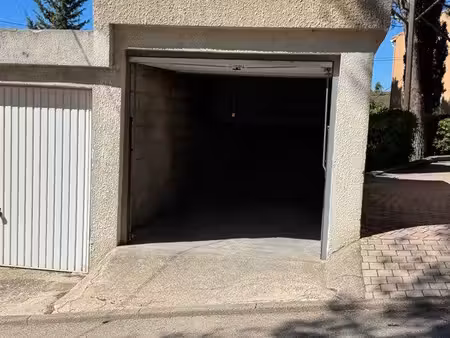 à louer : box fermé