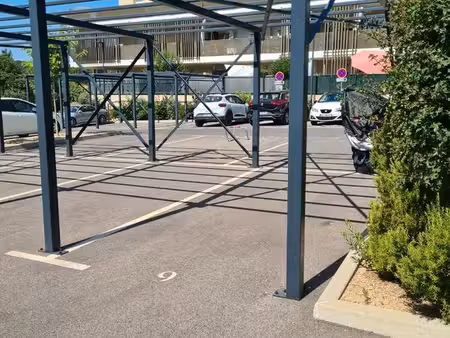 place de parking sécurisée