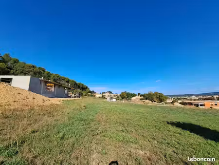 terrain à bâtir de 1200 m² à aix-en-provence (13)