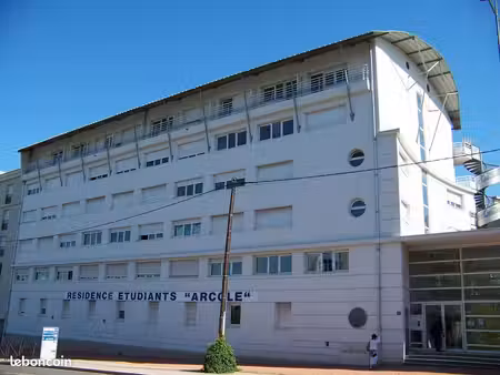 studio meublé 20m² à proximité de l’université de bron 600 euros