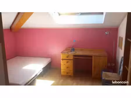 chambre meublée pour étudiant (e) uniquement