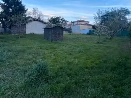 terrain 790 m² brindas