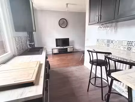 t2 rénové de 39 45 m² avec parking privé