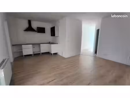 appartement t3 60 m² réfection neuve – plain-pied  extérieurs  cave – st-symphorien-sur-co