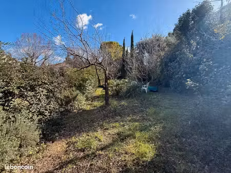 terrain 560 m² aubagne