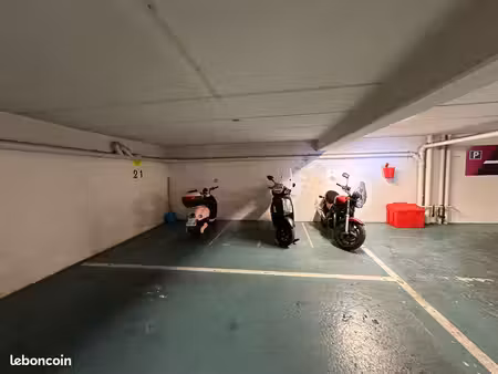 parking moto ou scooter. très sécurisé - louis blanc / gare de l'est