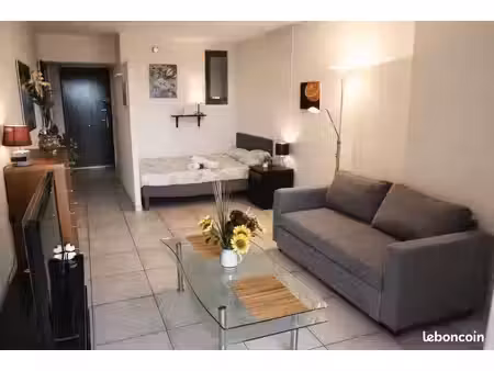 studio antibes 26 m2 petite terrasse