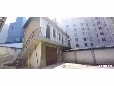 ensemble immobilier à rénover doua villeurbanne 100m2  maison dans copro  crédit vendeur p