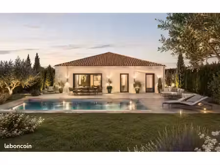 maison contemporaine de plain-pied 115 m² avec 4 chambres sur terrain de 600 m² à miramas 
