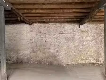 1 - une place de parking