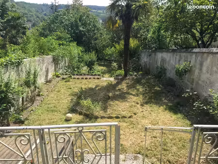 maison proche théâtre avec jardin et vue golf