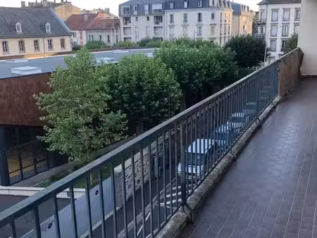 grand appartement lumineux avec garage  proche centre ville