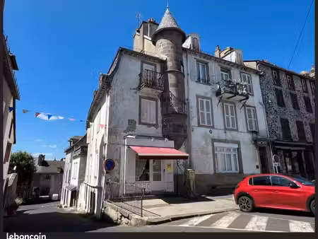 immeuble de caractère au cœur de mauriac – 300 m² – fort potentiel locatif