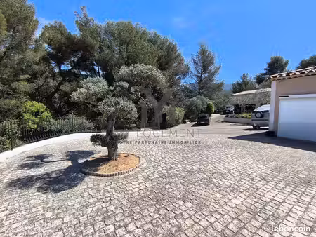 propriété 6 pièces 166 m²