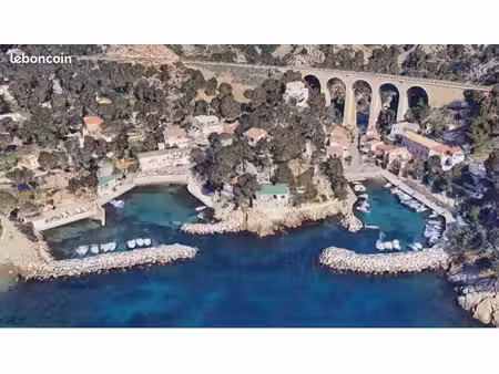 villa à ensues avec vue sur l'horizon méditerranéen
