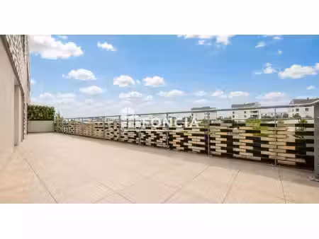 appartement t3 avec grande terrasse privative et deux places de parkings privees en sous-s