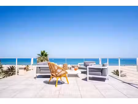 vue mer et son toit terrasse sur la côte vermeille