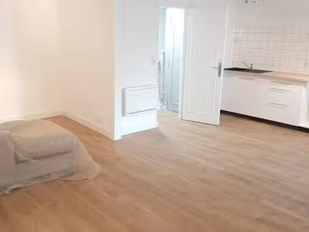 maison de ville 77 m² avec garage  terrain et cour