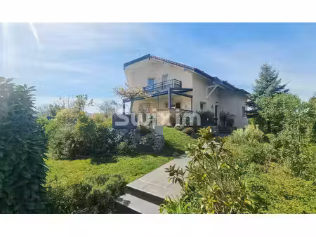 maison aux prestations premium et environnement idyllique