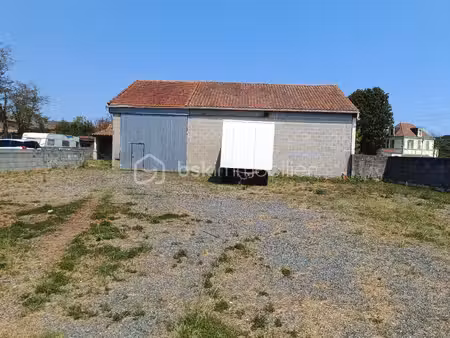local commercial de 89 m² à montendre