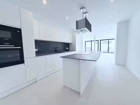 sublime apt neuf de 2ch + terrasse & jardin! a visiter!