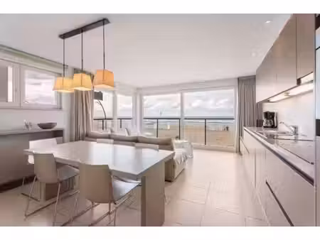 appartement d'angle exclusif sur la digue pour confort et...