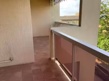 deux pièces vide de 58m² avec terrasse de 9m²