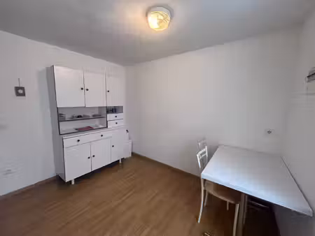 à louer à souillac studio au 1er étage 330 eur / mois