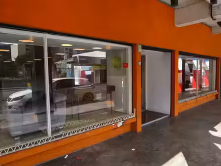 local en rdc 210m² commerce ou bureau