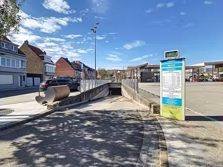 garage spacieux à vendre sous la place du marché !