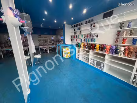 local commercial 67 m² paris