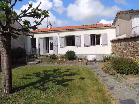maison plein pied centre bourg 2 chambres 480 m2 de terrain